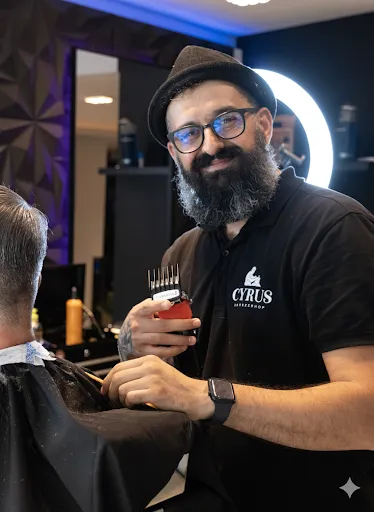 Mohsen - Inhaber von CYRUS Hair & Beauty